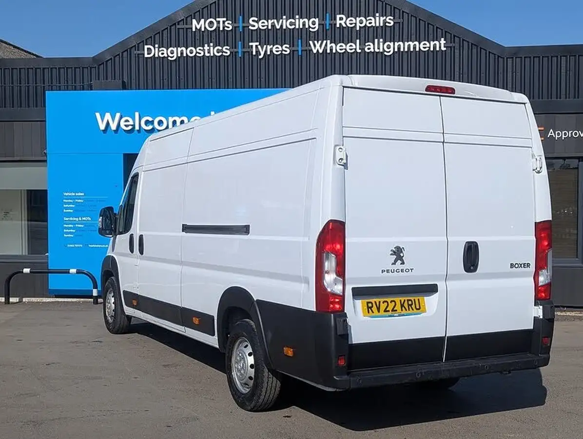 2022-peugeot-boxer-22-bluehdi-professional-435-l4-h2-big-7