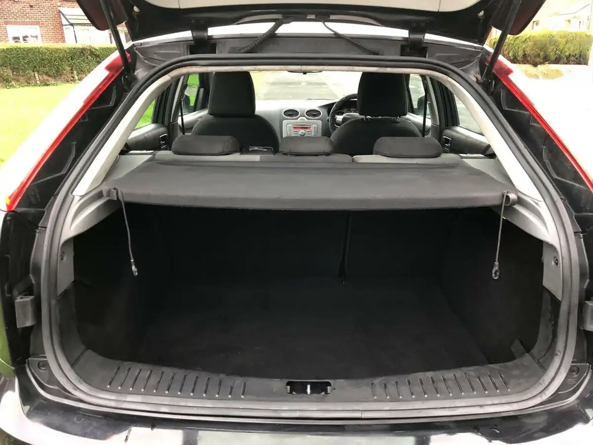 2009-ford-focus-16-zetec-hatchback-5d-big-31