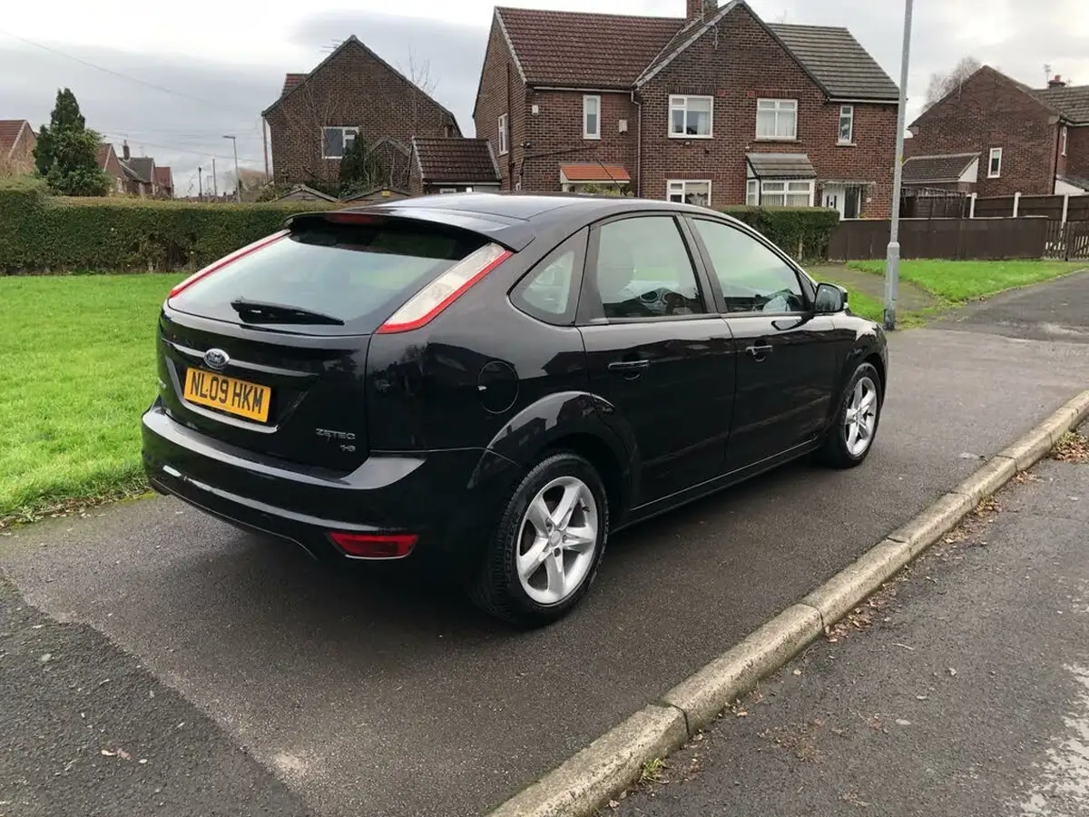 2009-ford-focus-16-zetec-hatchback-5d-big-7