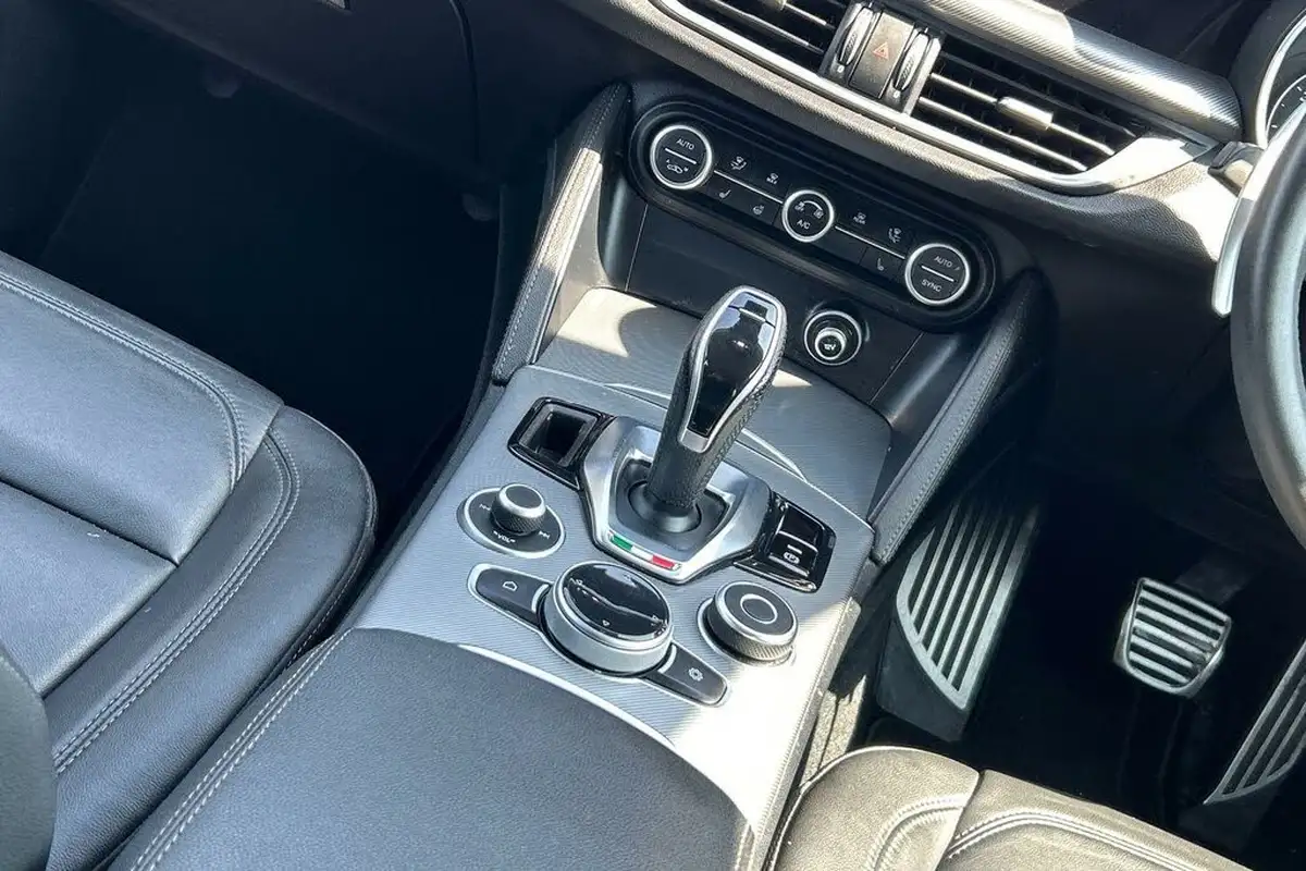 2021-alfa-romeo-stelvio-20-sprint-big-7