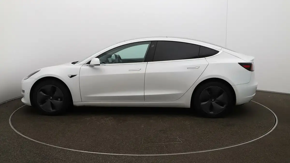 2020-tesla-model-3-e-long-range-big-54