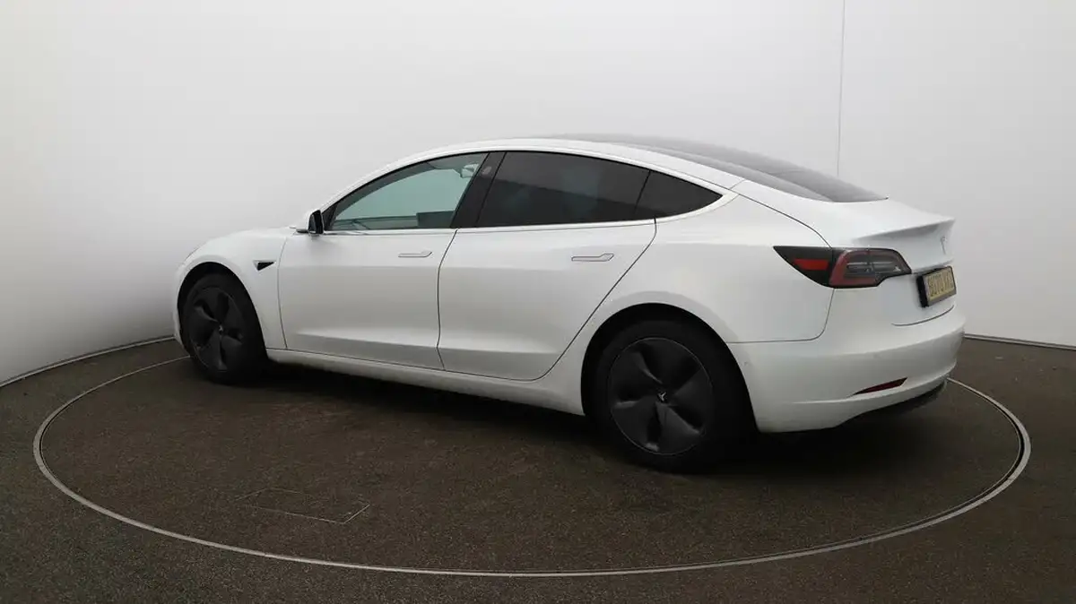2020-tesla-model-3-e-long-range-big-26