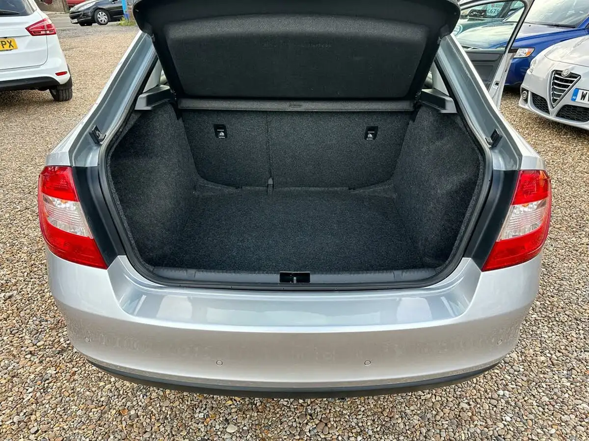 2013-skoda-rapid-12-se-86ps-big-12