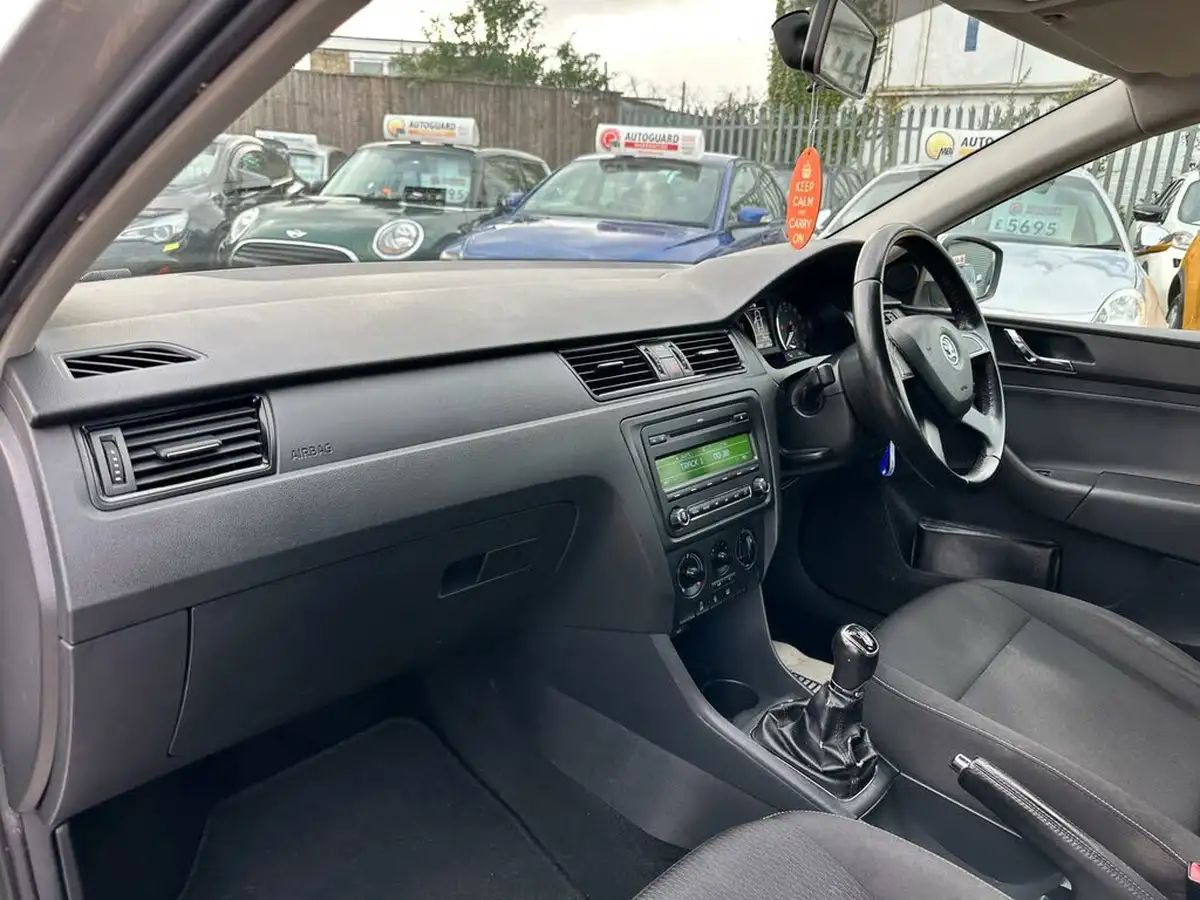 2013-skoda-rapid-12-se-86ps-big-35