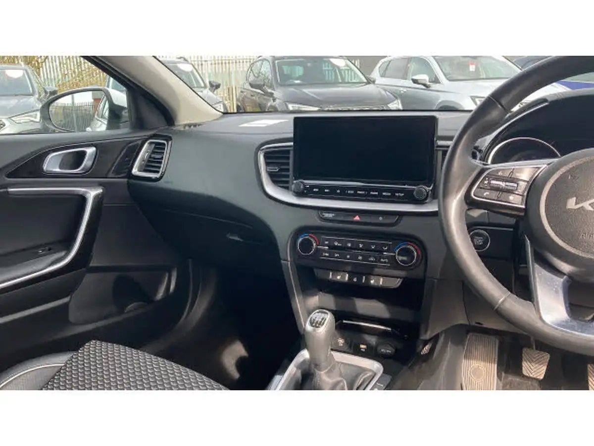 2022-kia-xceed-15-t-gdi-3-big-13