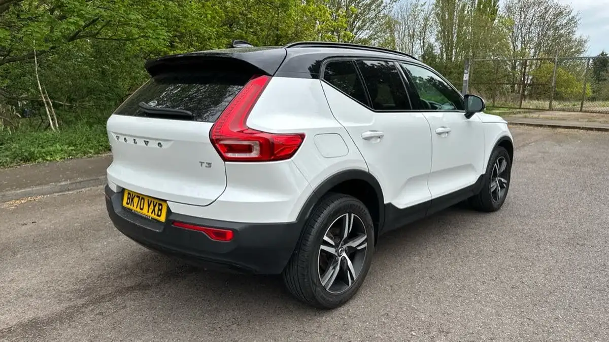 2020-volvo-xc40-15-t3-r-design-big-16