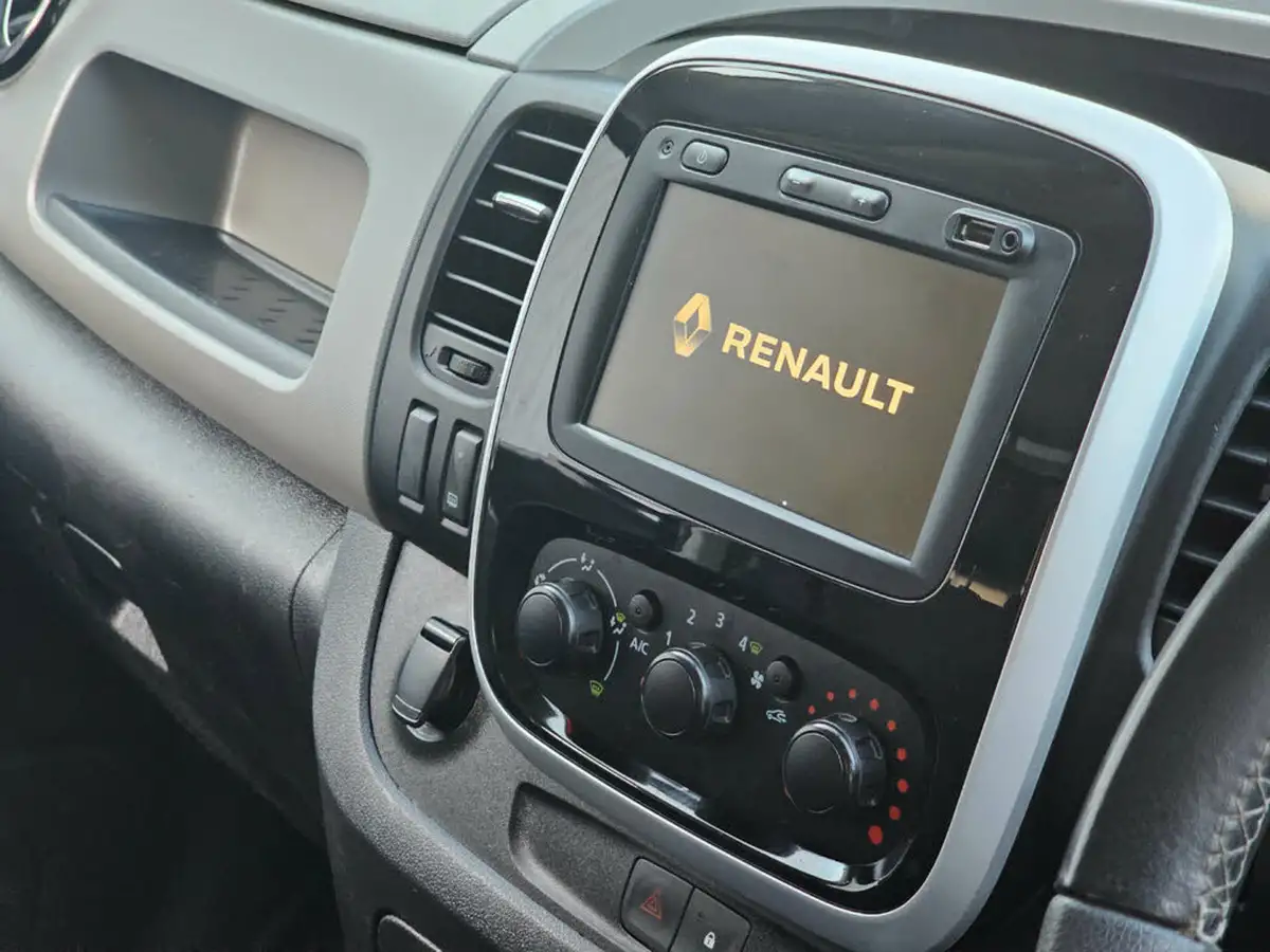 2019-renault-trafic-16dci-sl27-120-sport-nav-e6-panel-van-big-9