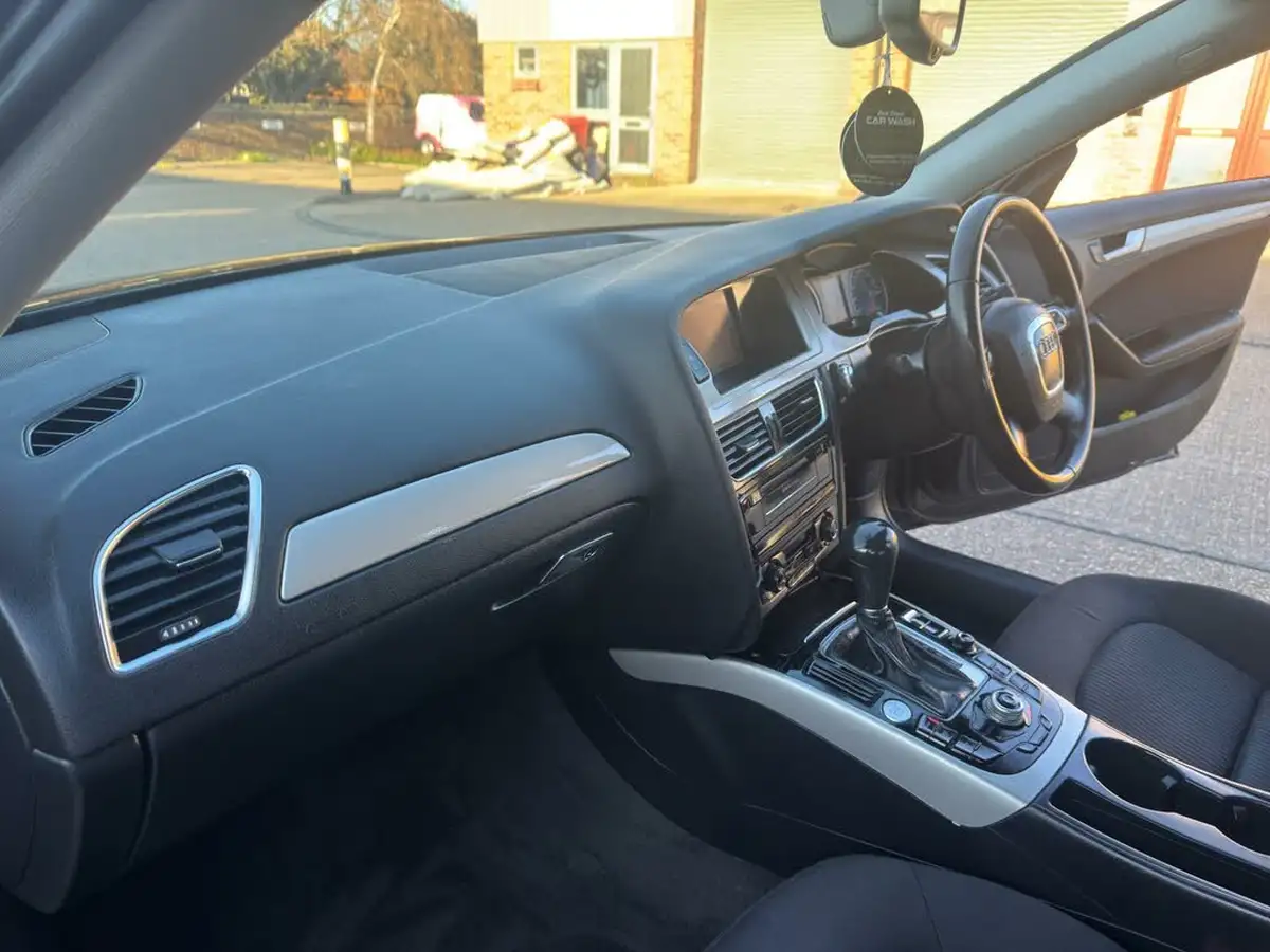 2011-audi-a4-avant-big-24