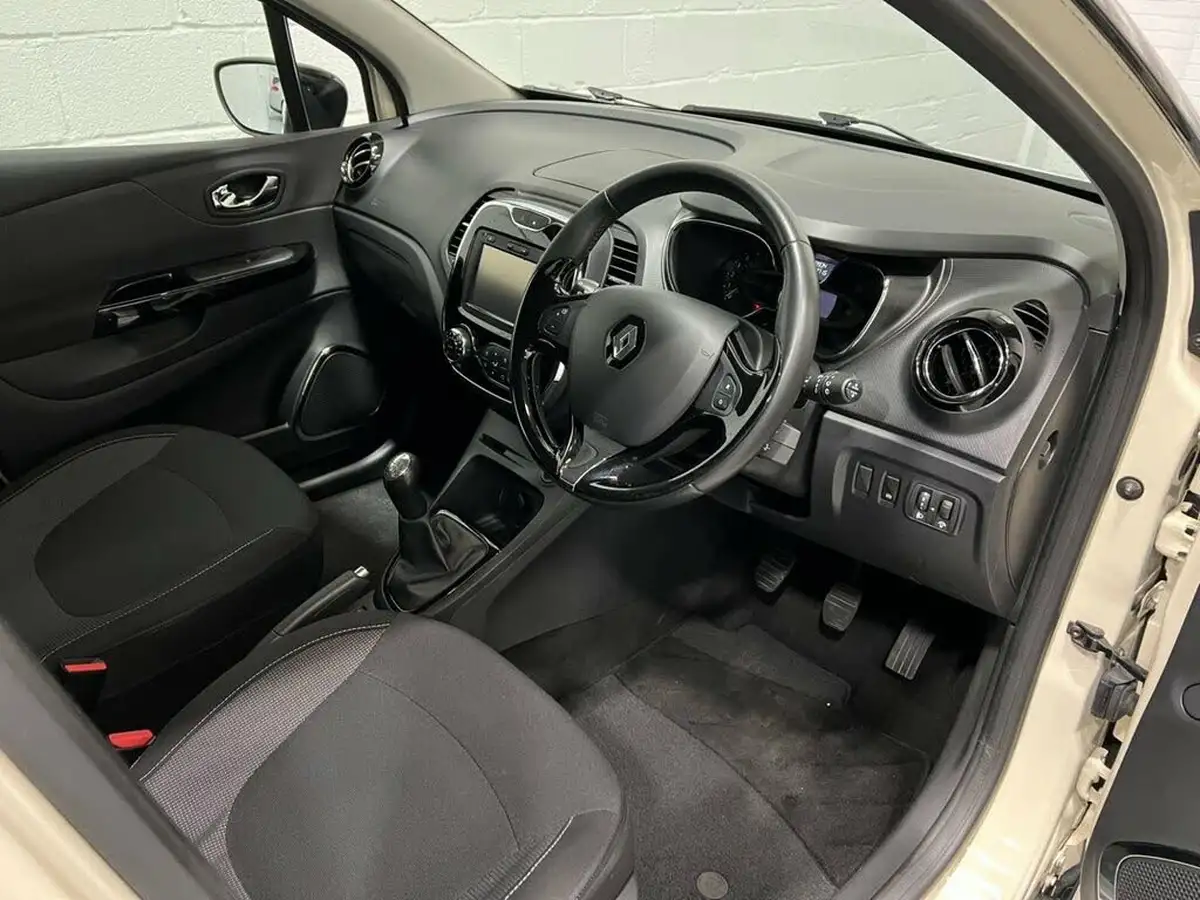 2015-renault-captur-09-dynamique-big-5