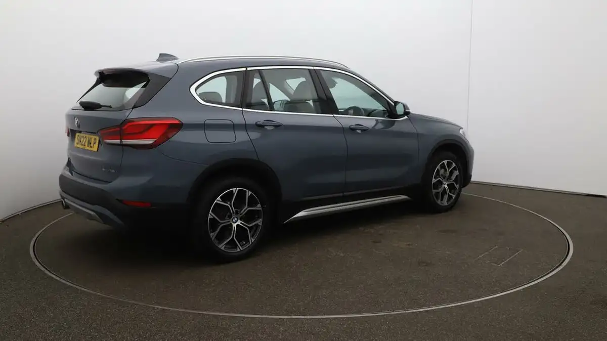 2021-bmw-x1-15-sdrive18i-xline-big-46