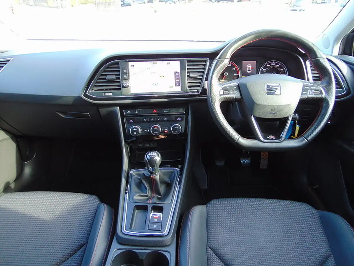 2017-seat-leon-14-ecotsi-fr-technology-hatchback-5d-big-9