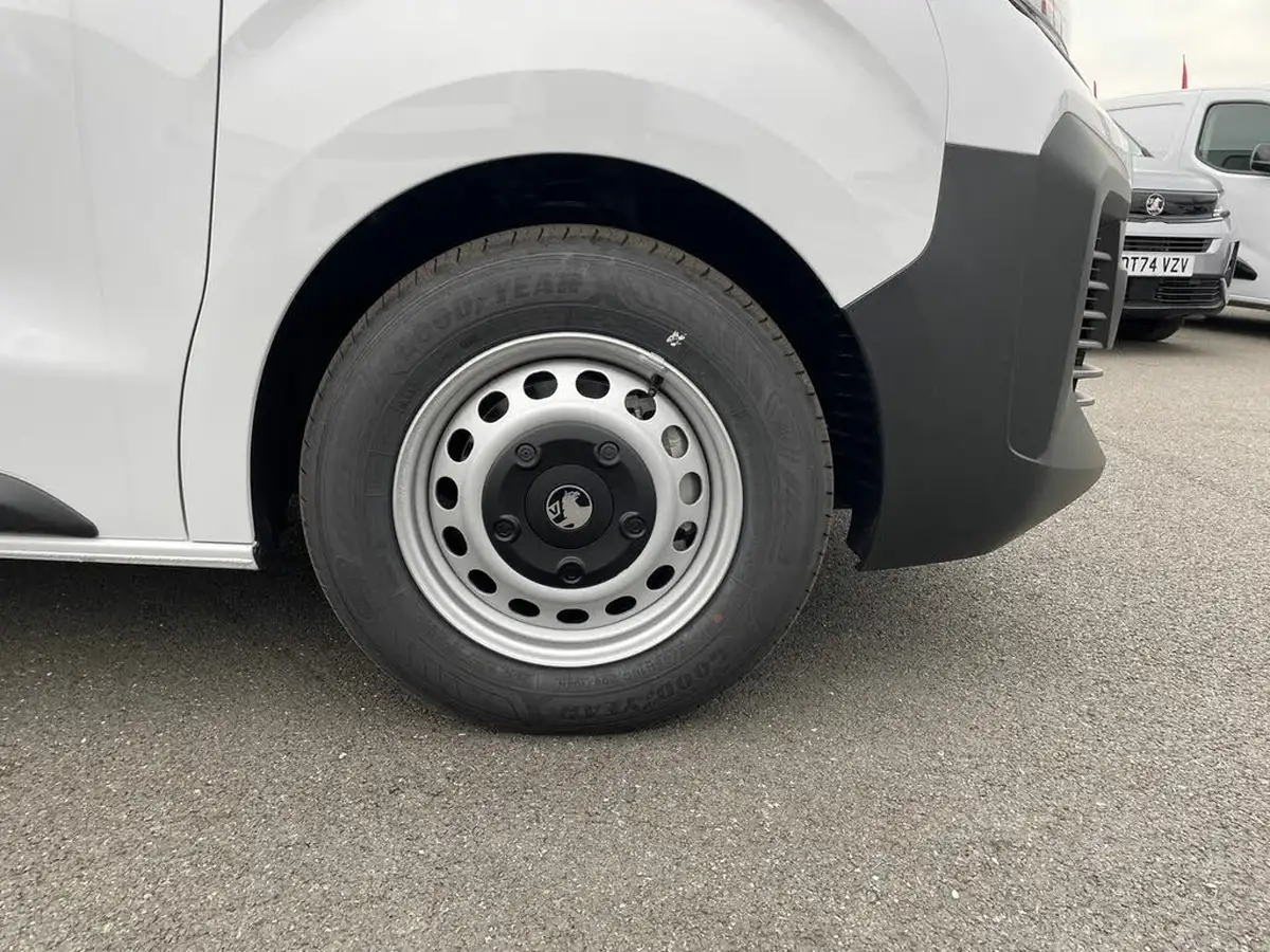 2025-vauxhall-vivaro-15td-prime-big-14
