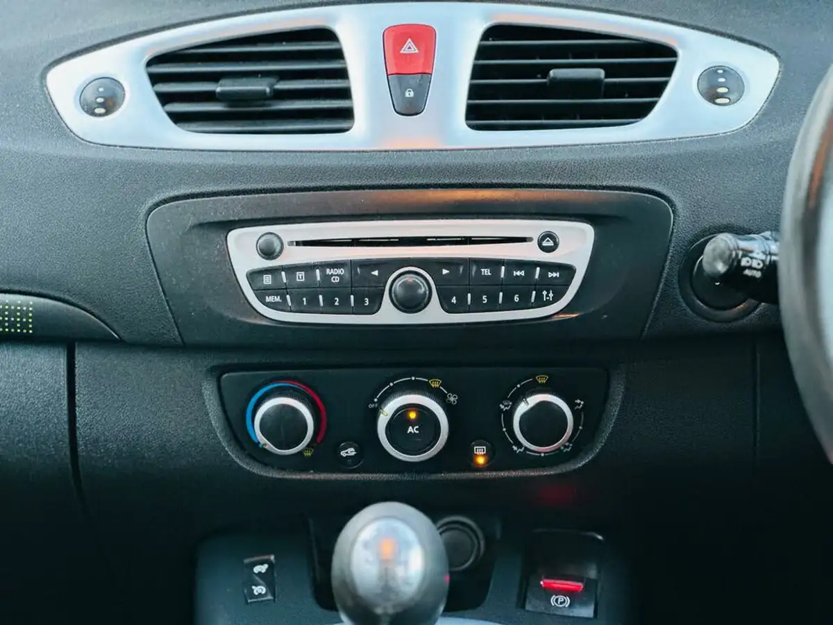 2010-renault-grand-scenic-16-dynamique-tom-tom-vvt-big-19