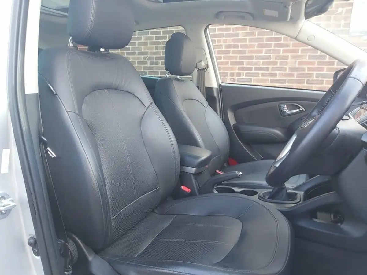 2012-hyundai-ix35-20td-premium-4wd-big-9
