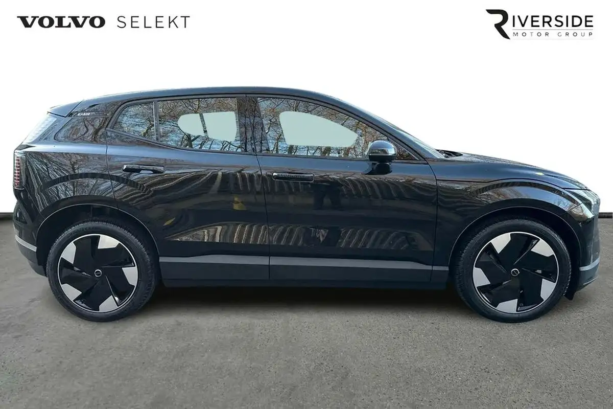 2024-volvo-ex30-e-single-motor-plus-extended-range-big-3