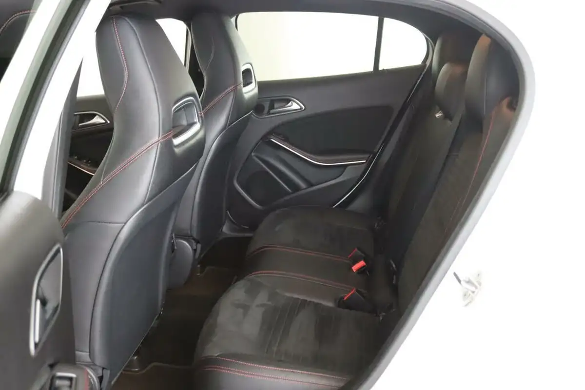 2018-mercedes-benz-gla-class-16-gla-200-amg-line-156ps-executive-7g-dct-big-10