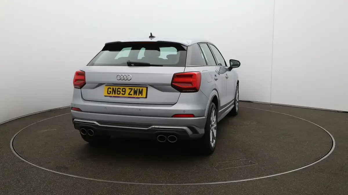 2019-audi-sq2-20-tfsi-big-45