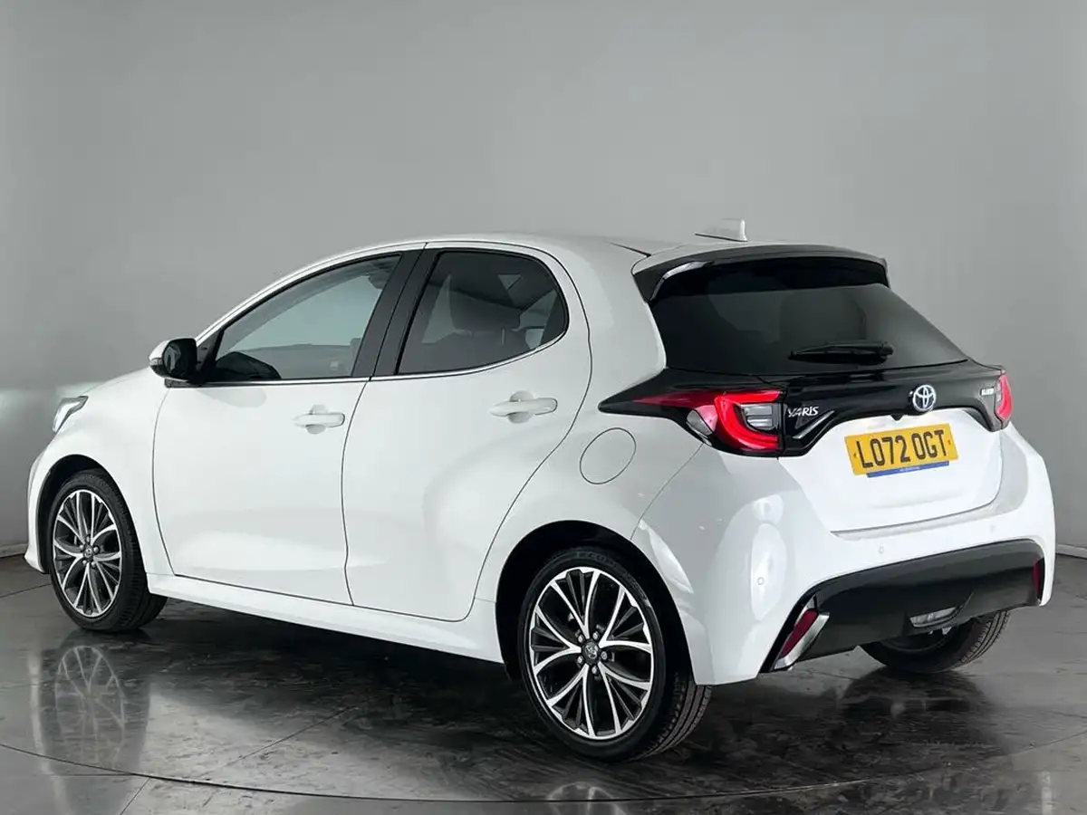2022-toyota-yaris-15-vvt-i-excel-big-2