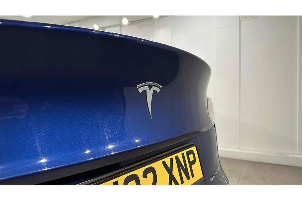 2022-tesla-model-y-e-long-range-big-10