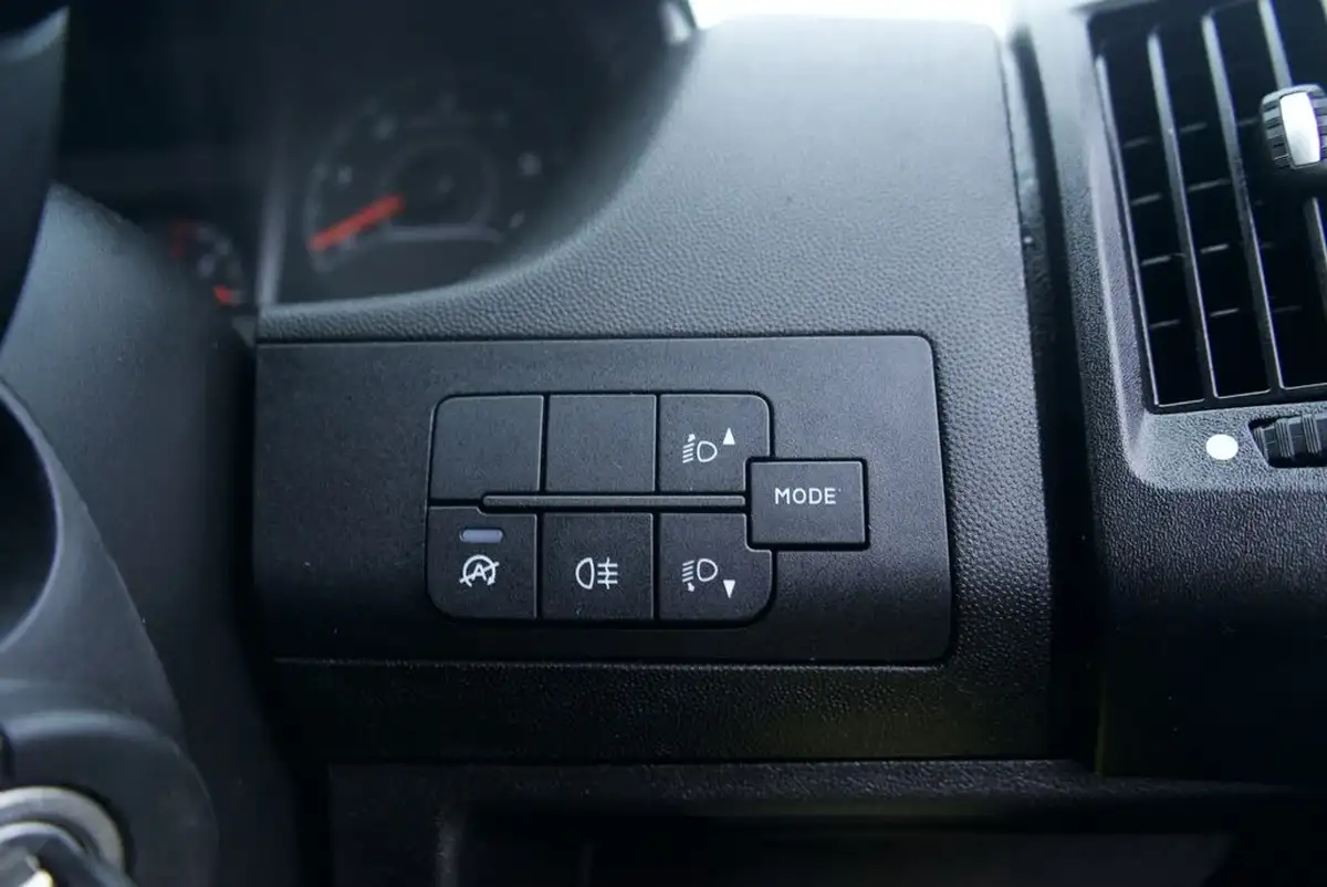 2019-peugeot-boxer-22-bluehdi-professional-335-l3-h2-panel-big-19