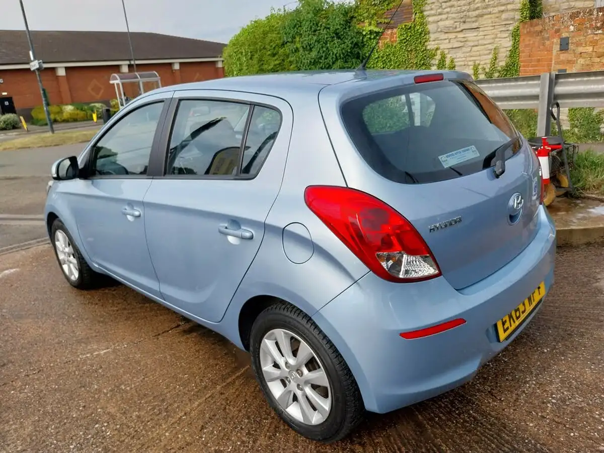 2013-hyundai-i20-12-active-5d-big-6
