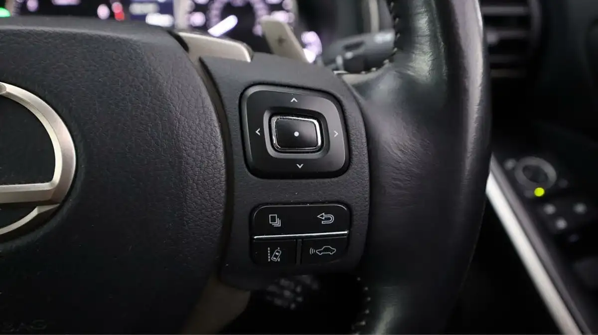 2019-lexus-is-300h-25-is-big-22