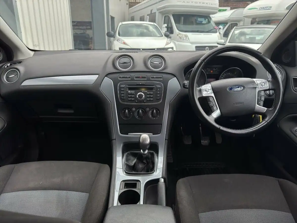 2012-ford-mondeo-20tdci-edge-140-hatchback-big-8