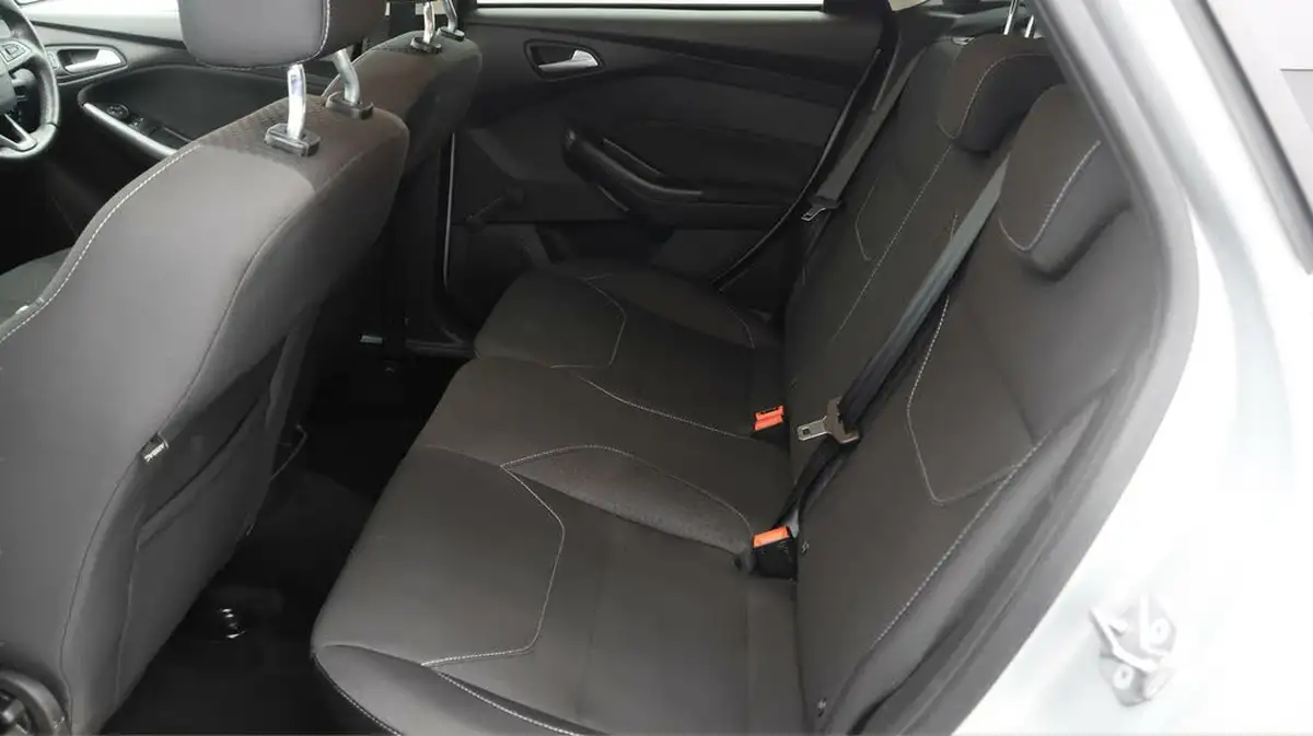 2018-ford-focus-10t-zetec-edition-125ps-hatchback-auto-big-24