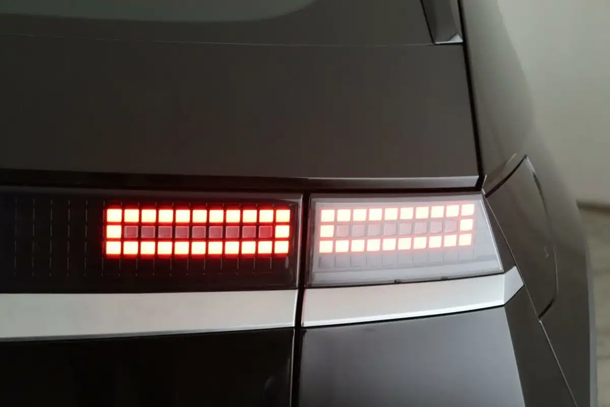 2022-hyundai-ioniq-5-e-se-connect-big-9
