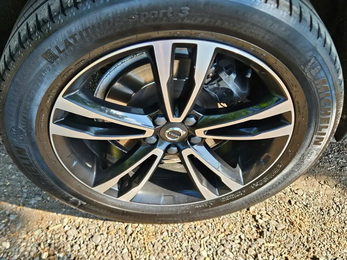2018-volvo-xc60-20td-d4-momentum-pro-awd-geartronic-big-9