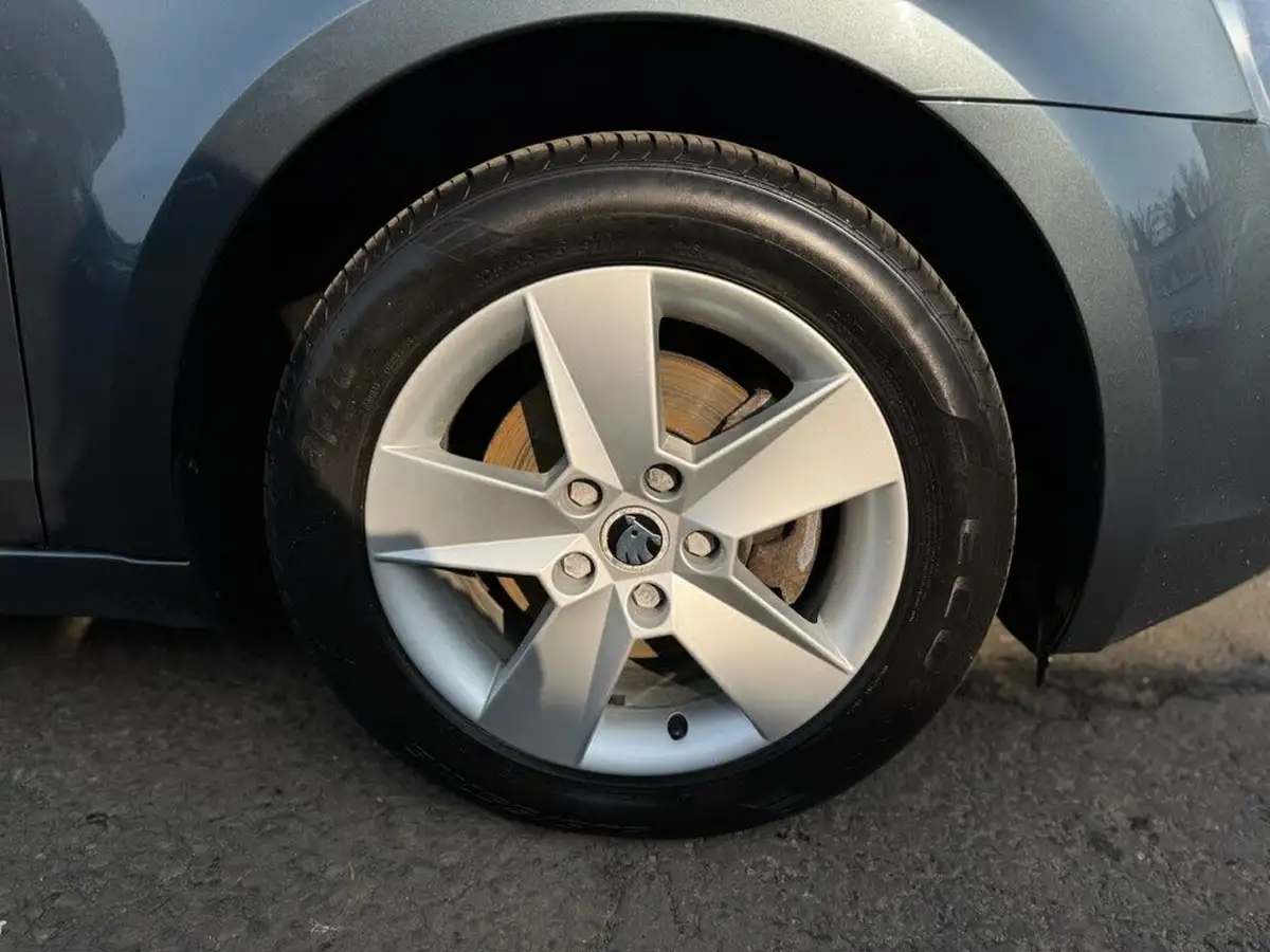 2014-skoda-octavia-20tdi-se-hatchback-big-29