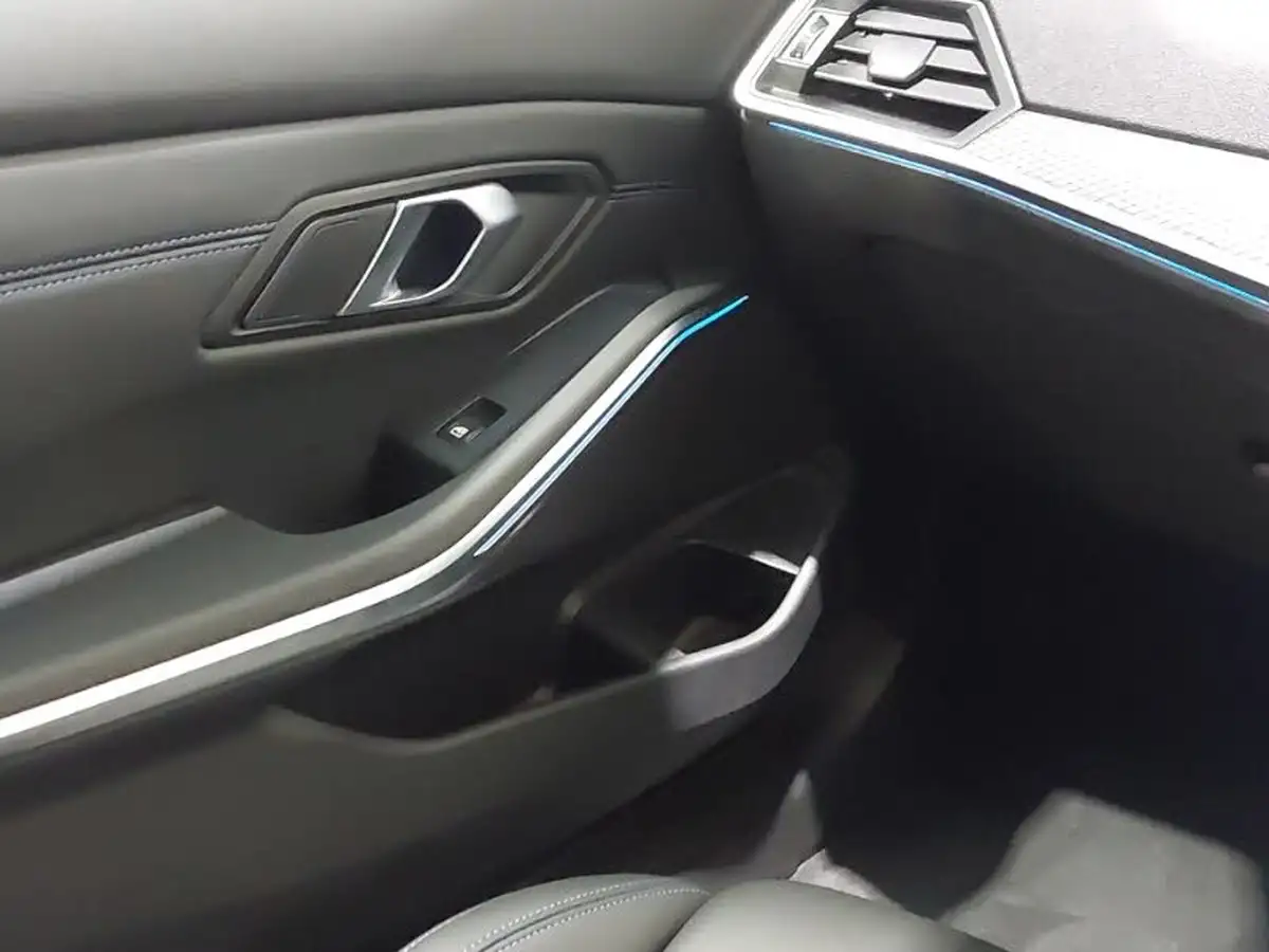 2024-bmw-3-series-20-320i-m-sport-saloon-4d-big-10