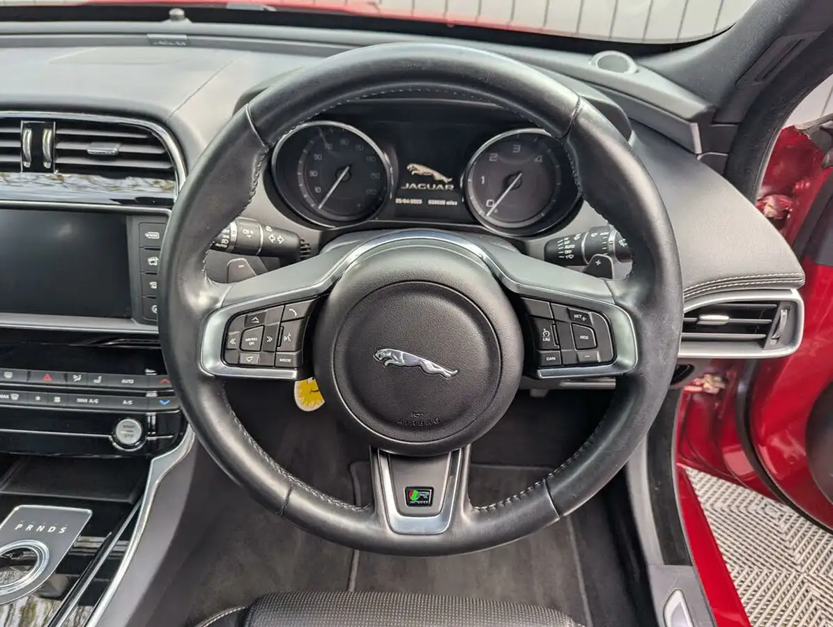 2016-jaguar-xe-20d-r-sport-180ps-auto-big-22