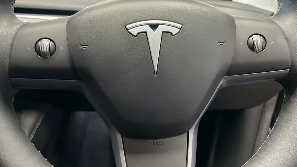 2022-tesla-model-y-e-long-range-big-21
