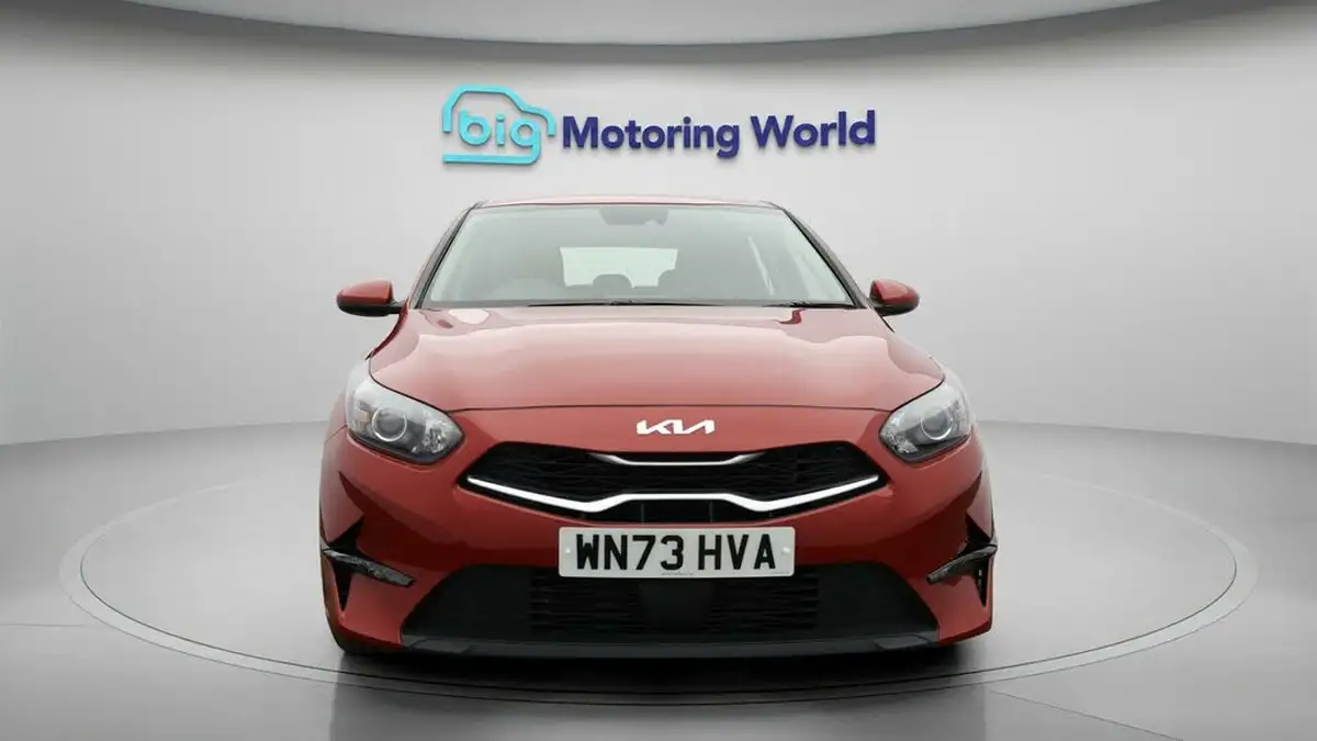 2023-kia-ceed-15-t-gdi-2-158bhp-hatchback-big-1