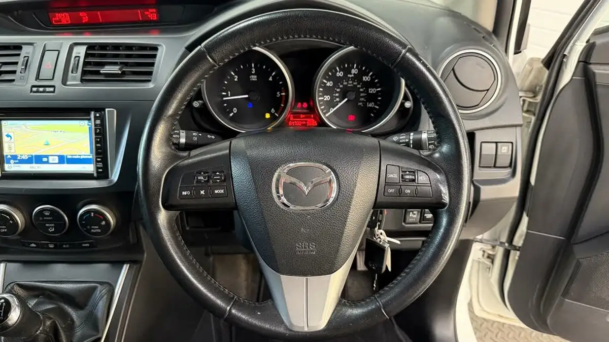 2012-mazda-mazda5-16d-sport-big-21