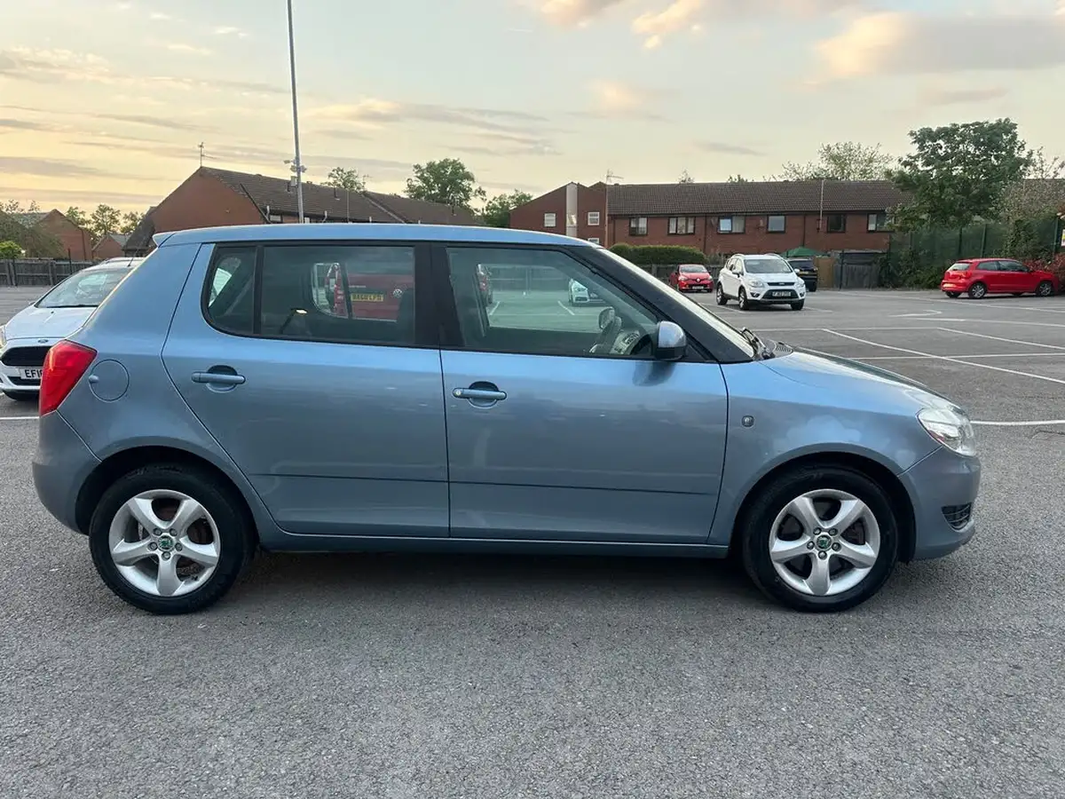 2011-skoda-fabia-12-se-105bhp-hatchback-1197cc-dsg-big-8