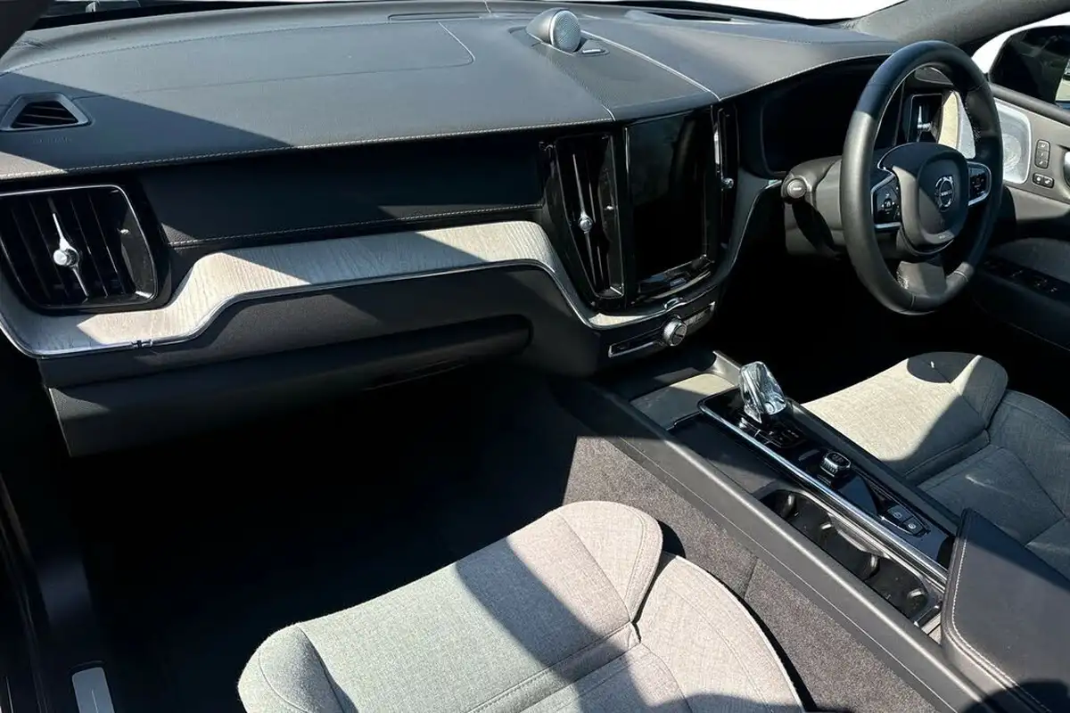 2023-volvo-xc60-20-t8-ultimate-dark-big-1