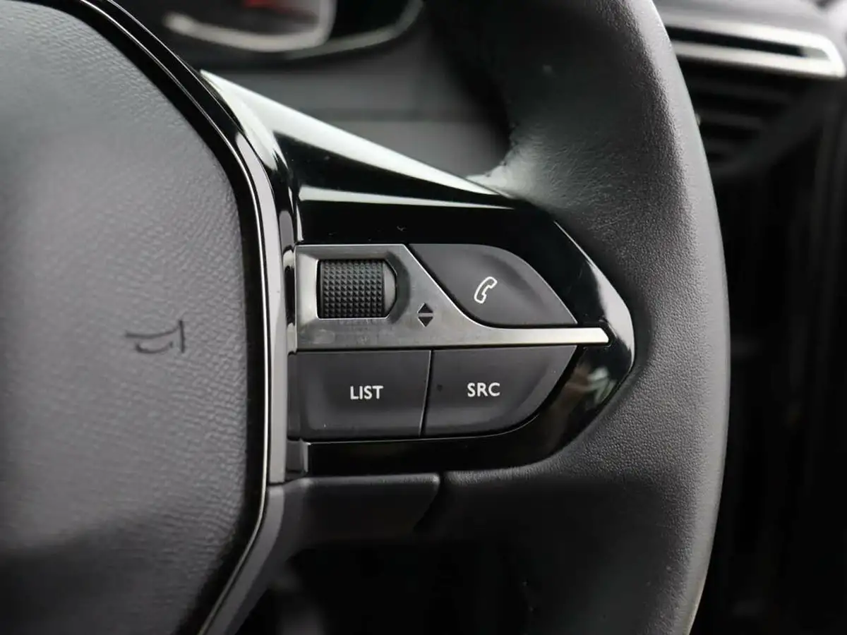 2023-peugeot-2008-suv-12-puretech-active-big-24