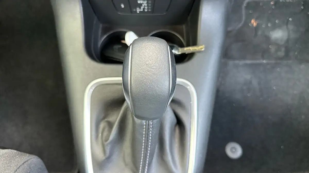2022-citroen-c3-12-puretech-shine-plus-110ps-ss-eat6-big-19