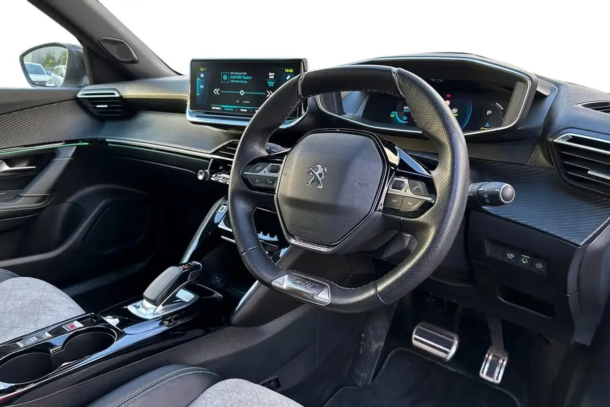 2021-peugeot-2008-suv-e-gt-premium-big-12