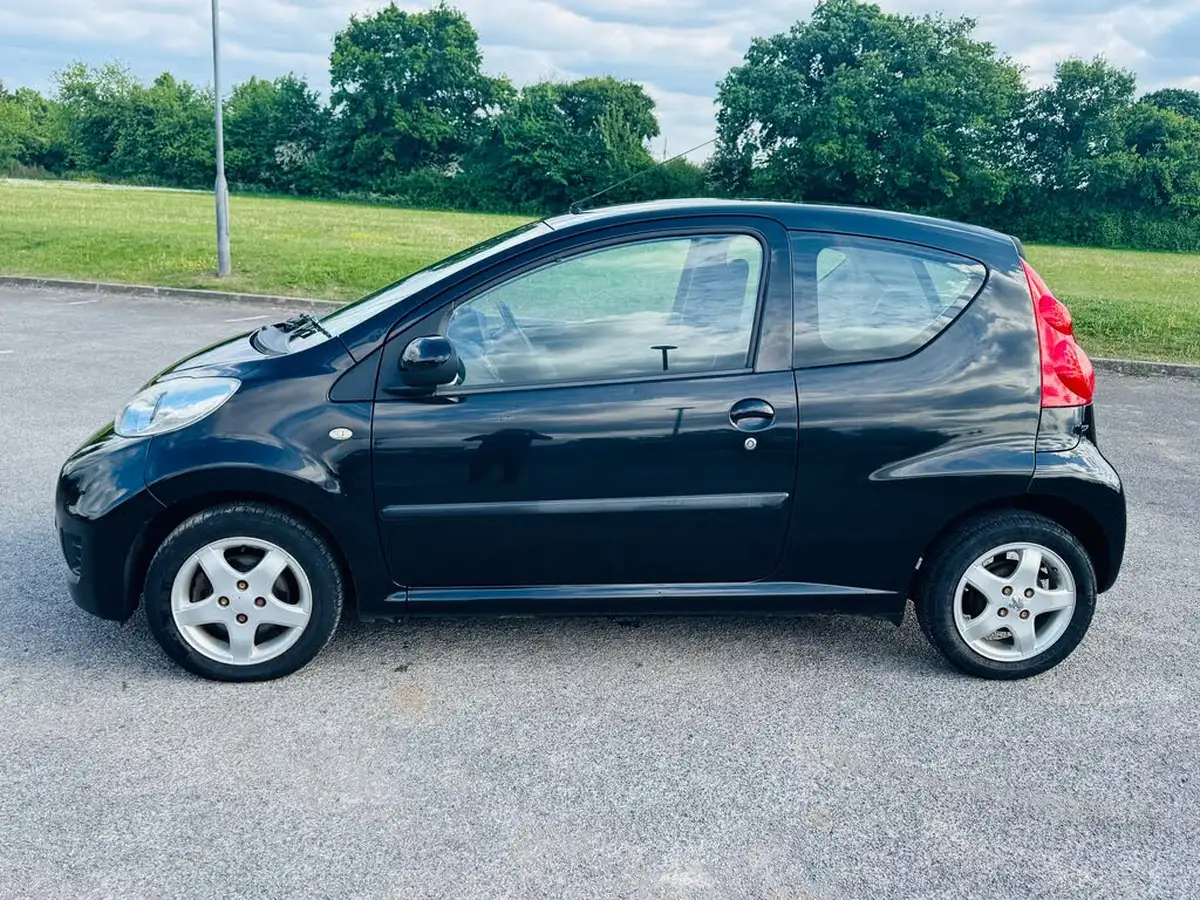 2009-peugeot-107-10-verve-3d-big-11