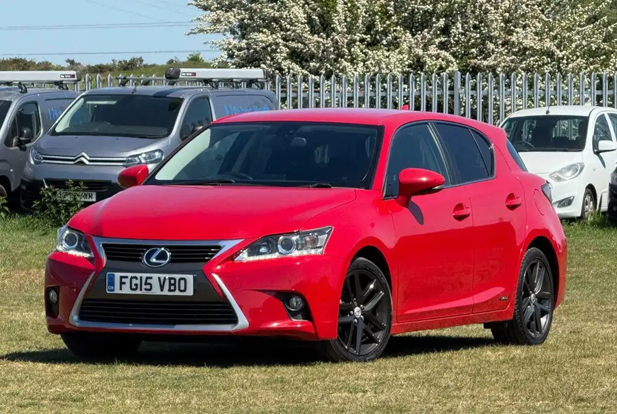 2015-lexus-ct-200h-18-advance-cvt-big-0