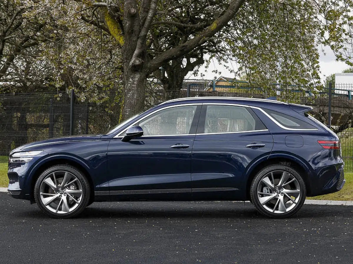 2025-genesis-gv70-big-5