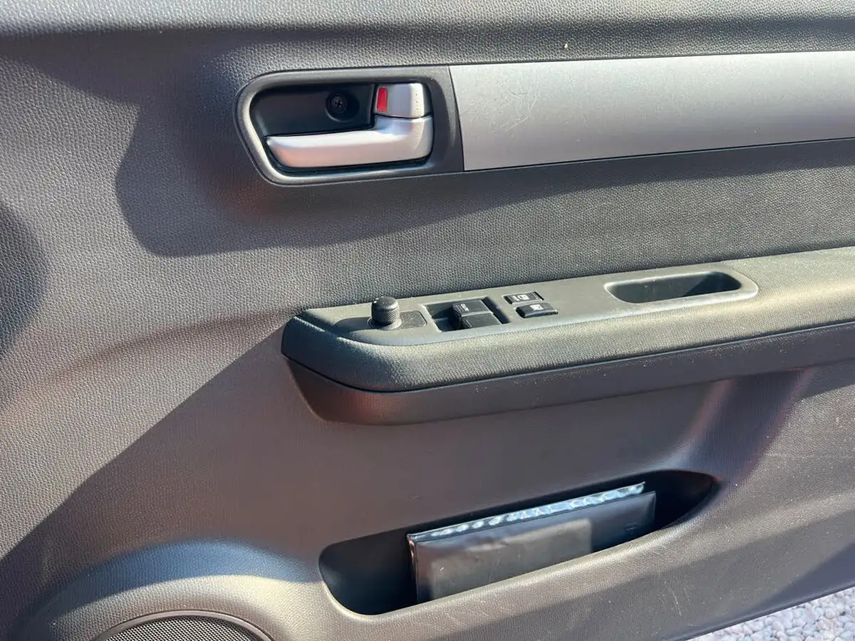 2009-suzuki-swift-13-gl-3d-big-19