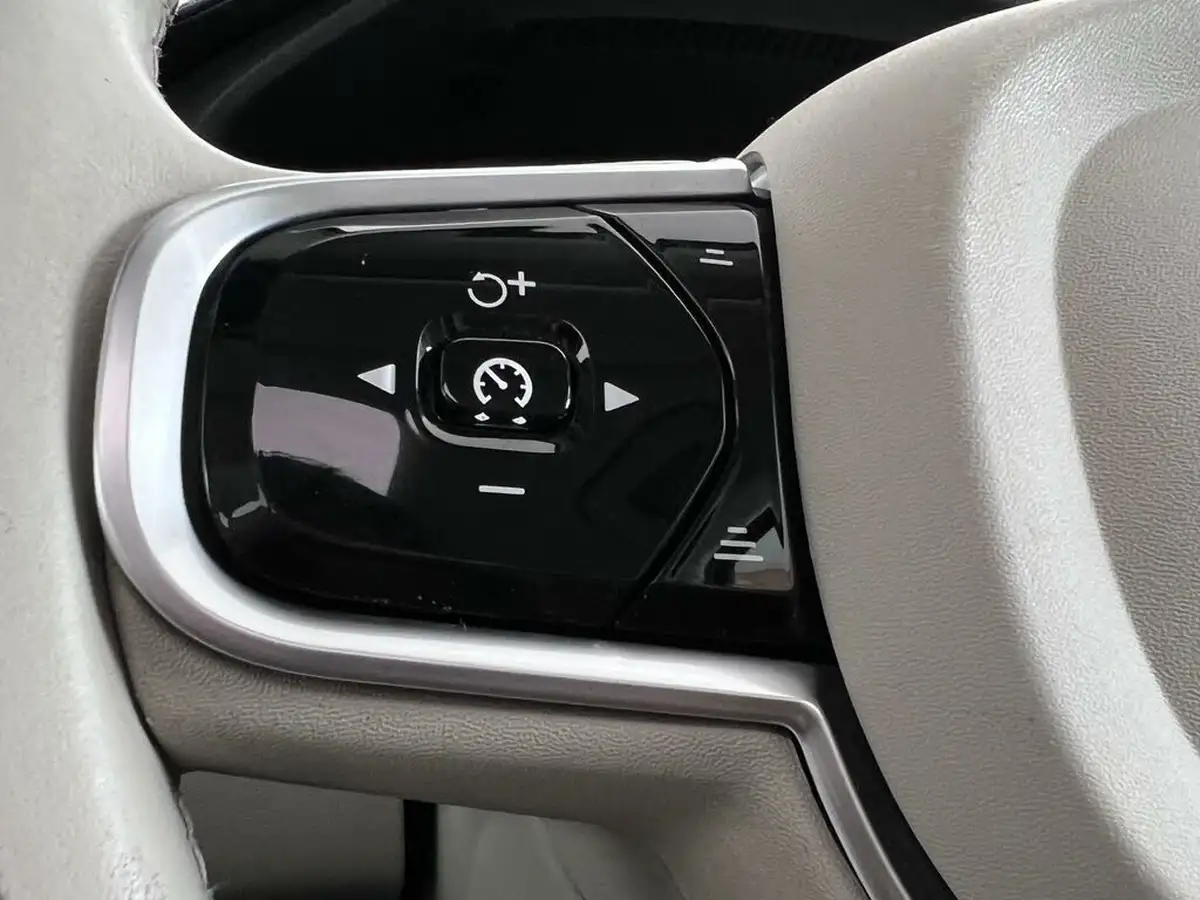 2018-volvo-xc60-20-t8-inscription-pro-390bhp-twin-engine-big-25
