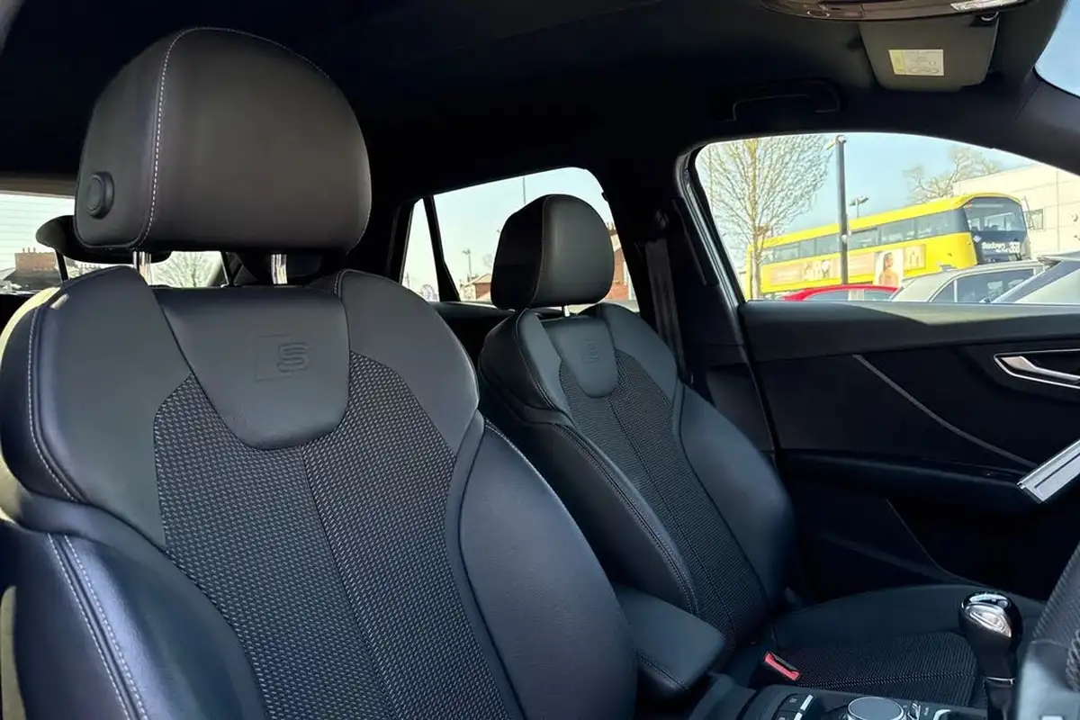 2022-audi-q2-10-30-tfsi-black-edition-big-23