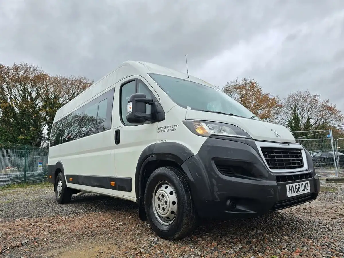 2018-peugeot-boxer-20-bluehdi-440-l4-h2-130-panel-big-5