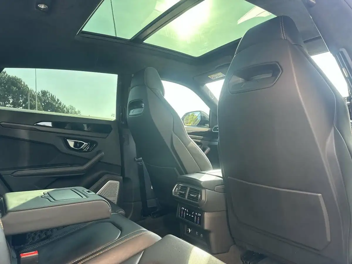 2022-lamborghini-urus-40-no-trim-big-31
