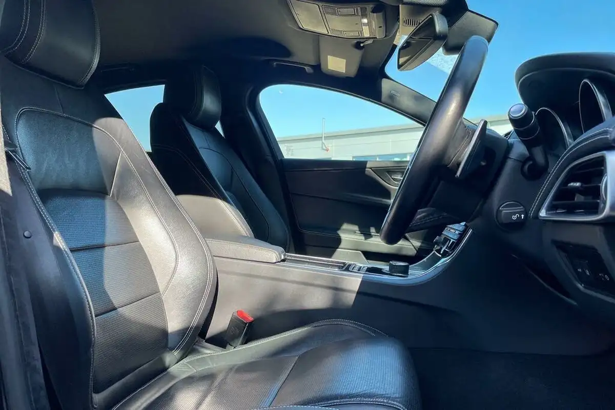 2018-jaguar-xe-20i-r-sport-249ps-1998cc-big-24